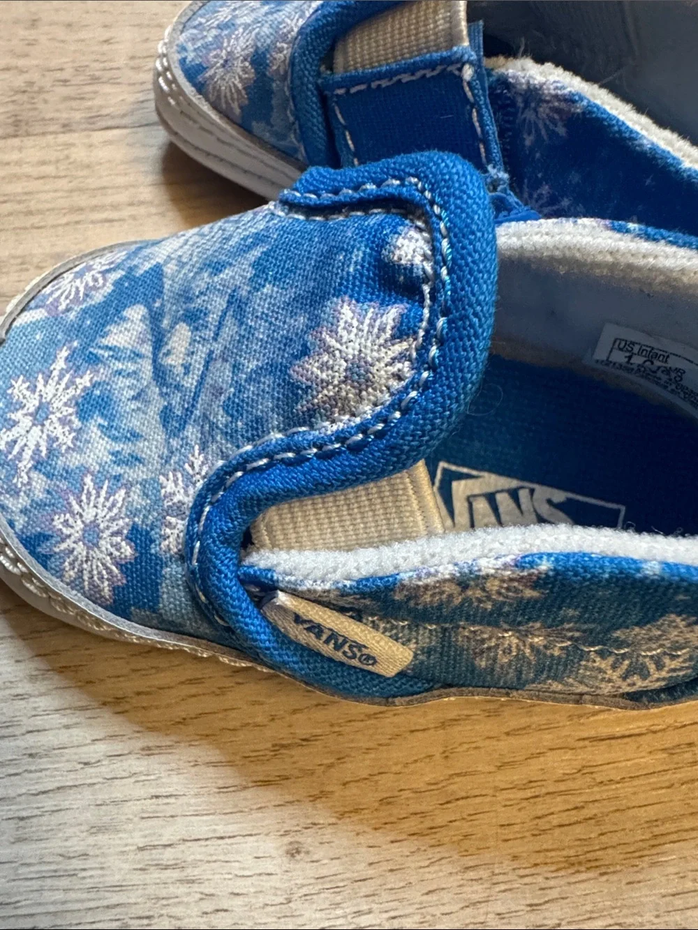 VAN’S Blue Snowflake Slip-On Crib Shoes